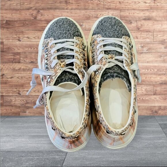 New JESSICA SIMPSON Folliah Studded Sneakers - Picture 5 of 7